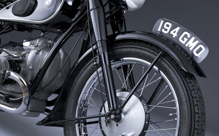 Nuova Bmw R 18: immagini ufficiali