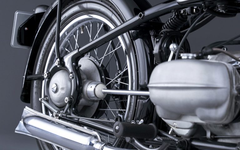 Nuova Bmw R 18: immagini ufficiali