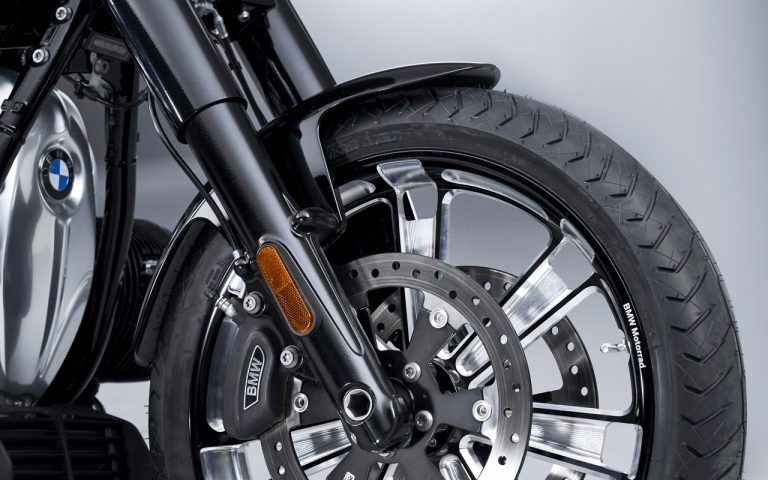 Nuova Bmw R 18: immagini ufficiali