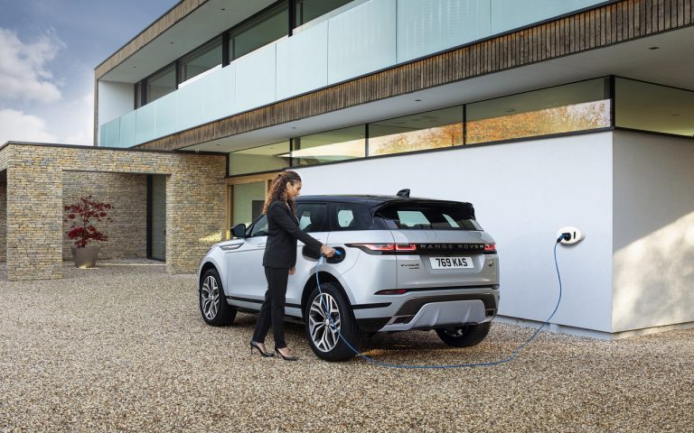 Range Rover Evoque ibrida plug-in: immagini ufficiali