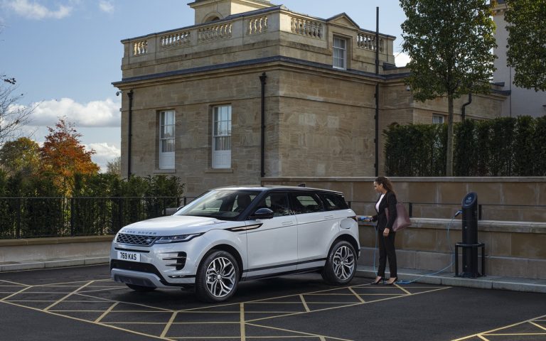 Range Rover Evoque ibrida plug-in: immagini ufficiali