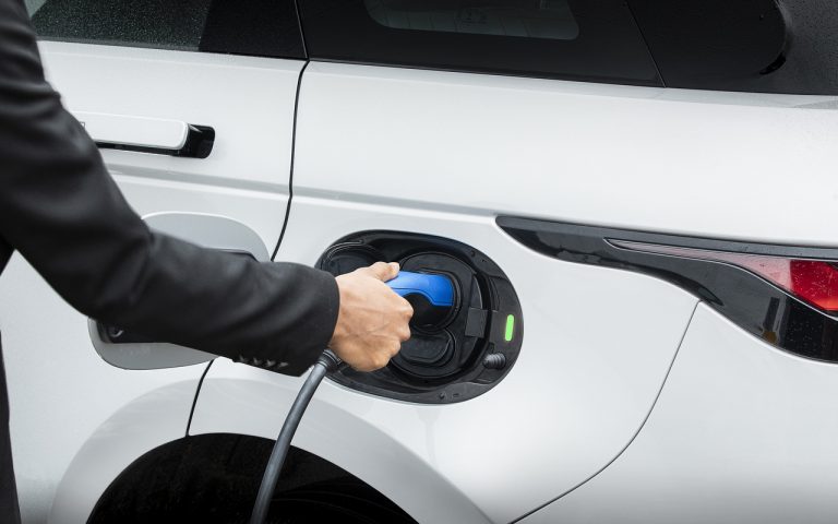 Range Rover Evoque ibrida plug-in: immagini ufficiali