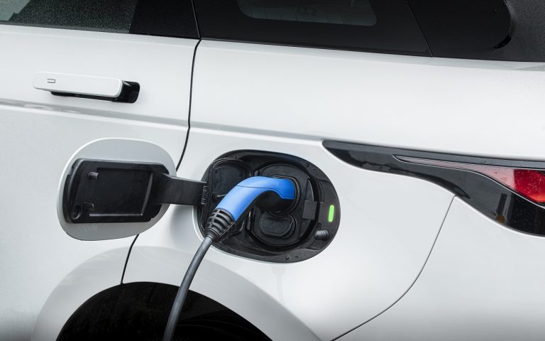 Range Rover Evoque ibrida plug-in: immagini ufficiali
