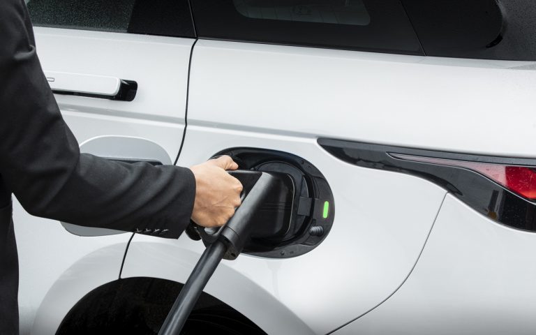 Range Rover Evoque ibrida plug-in: immagini ufficiali