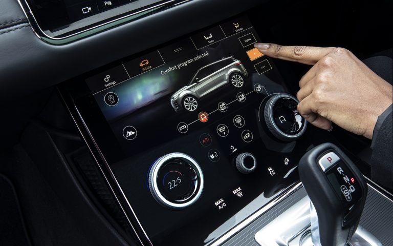 Range Rover Evoque ibrida plug-in: immagini ufficiali