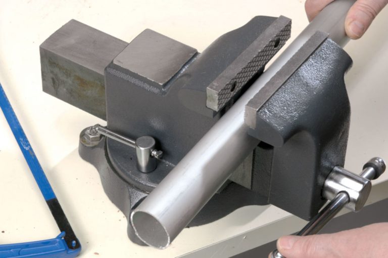 Manutenzione auto fai da te: le attrezzature indispensabili per il garage