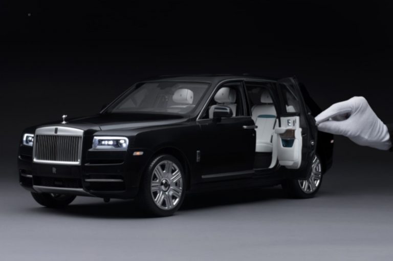 Rolls-Royce Cullinan in scala 1:8: immagini ufficiali