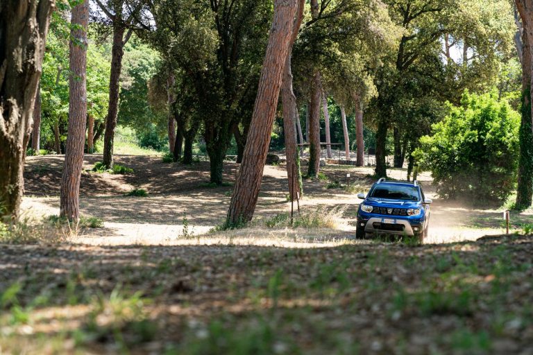 Dacia Duster TCe 100 ECO-G 2020: immagini ufficiali