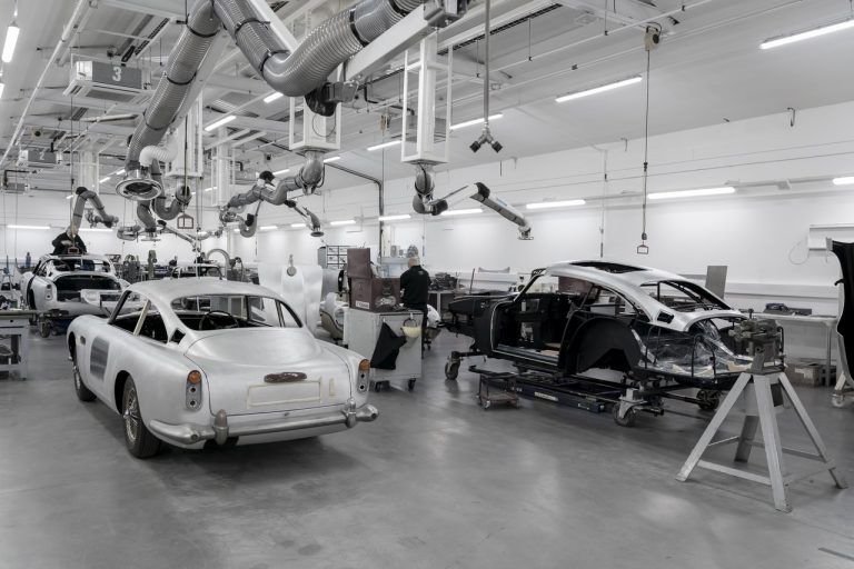 Aston Martin DB5 Goldfinger Continuation: immagini ufficiali