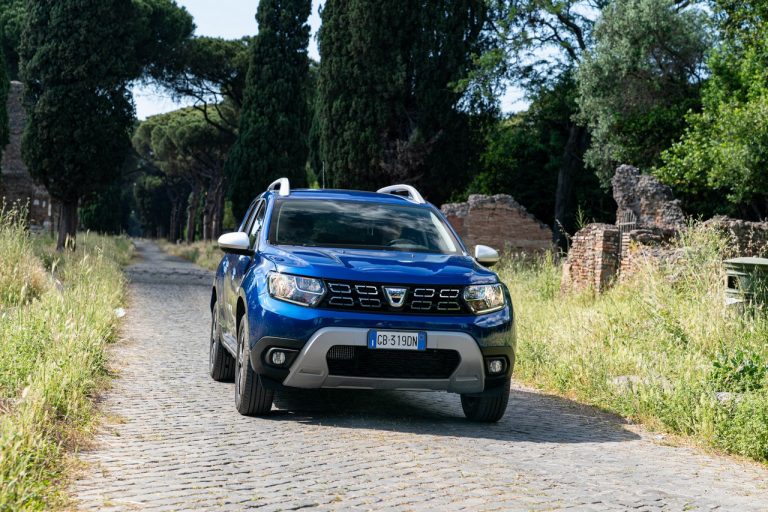 Dacia Duster TCe 100 ECO-G 2020: immagini ufficiali