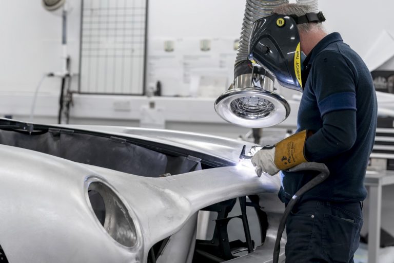 Aston Martin DB5 Goldfinger Continuation: immagini ufficiali