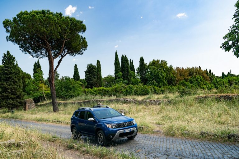 Dacia Duster TCe 100 ECO-G 2020: immagini ufficiali