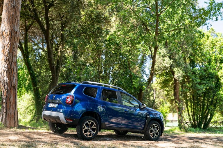 Dacia Duster TCe 100 ECO-G 2020: immagini ufficiali