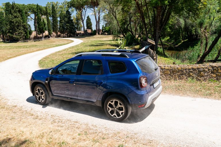 Dacia Duster TCe 100 ECO-G 2020: immagini ufficiali