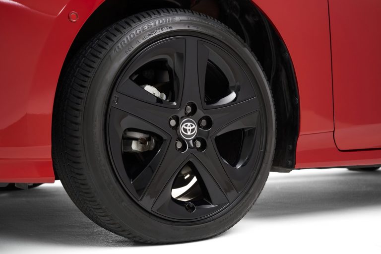 Toyota Prius Anniversary Edition: immagini ufficiali