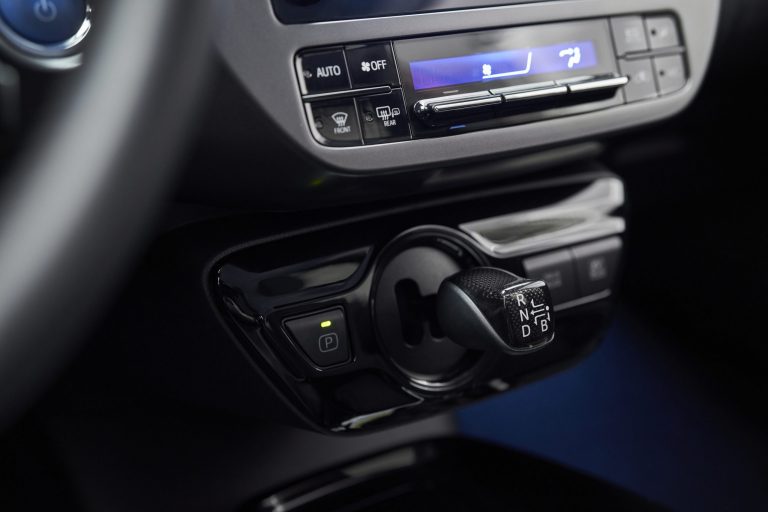 Toyota Prius Anniversary Edition: immagini ufficiali