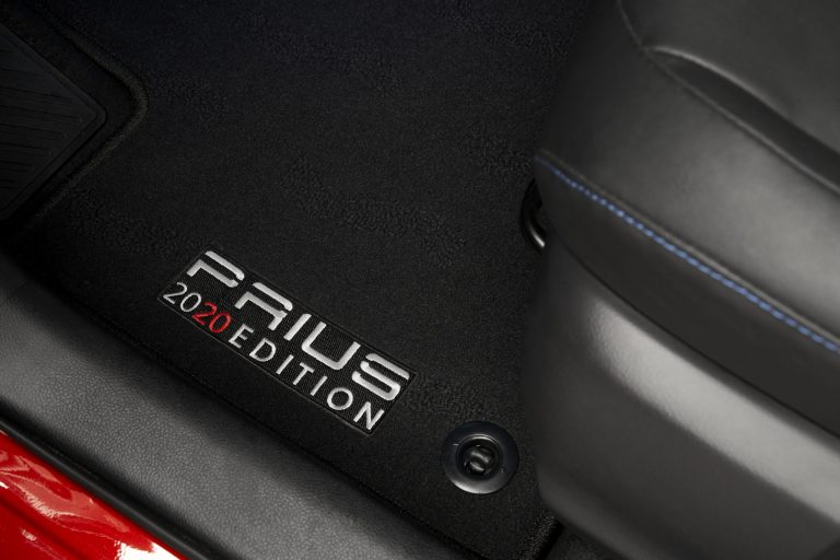 Toyota Prius Anniversary Edition: immagini ufficiali