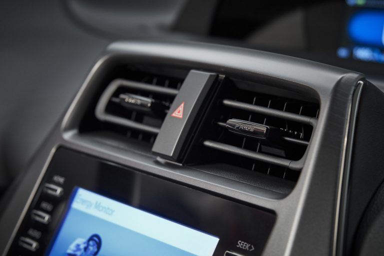 Toyota Prius Anniversary Edition: immagini ufficiali