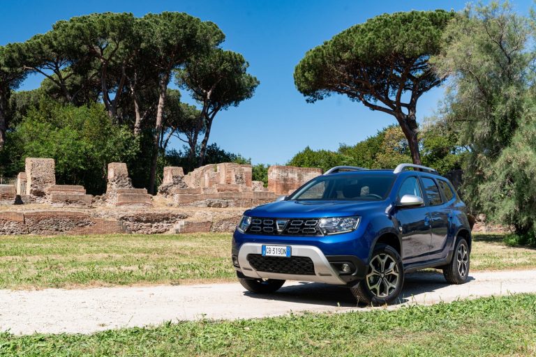 Dacia Duster TCe 100 ECO-G 2020: immagini ufficiali