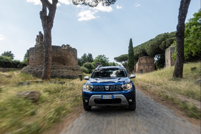 Dacia Duster TCe 100 ECO-G 2020: immagini ufficiali