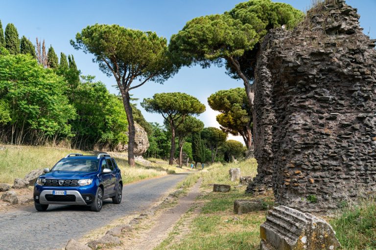 Dacia Duster TCe 100 ECO-G 2020: immagini ufficiali