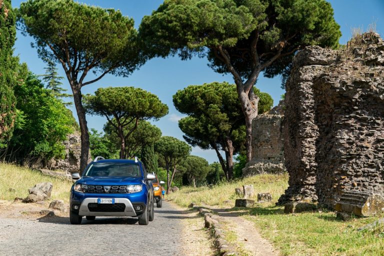 Dacia Duster TCe 100 ECO-G 2020: immagini ufficiali