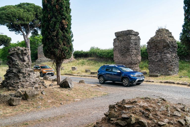 Dacia Duster TCe 100 ECO-G 2020: immagini ufficiali