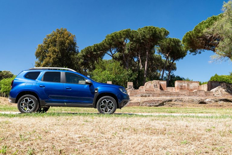 Dacia Duster TCe 100 ECO-G 2020: immagini ufficiali