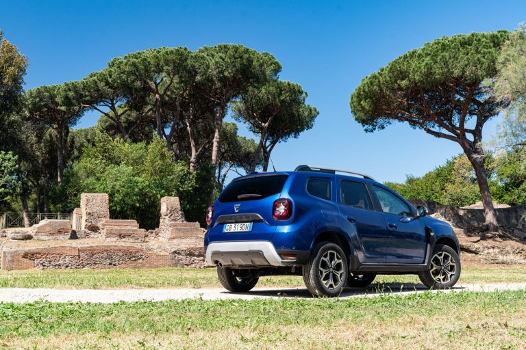 Dacia Duster TCe 100 ECO-G 2020: immagini ufficiali