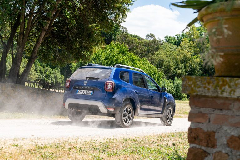 Dacia Duster TCe 100 ECO-G 2020: immagini ufficiali