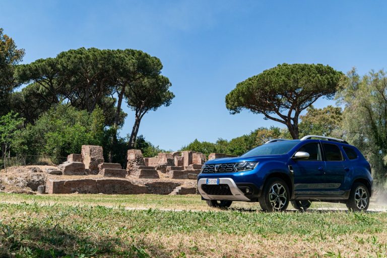 Dacia Duster TCe 100 ECO-G 2020: immagini ufficiali