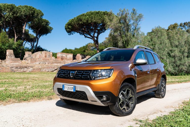 Dacia Duster TCe 100 ECO-G 2020: immagini ufficiali