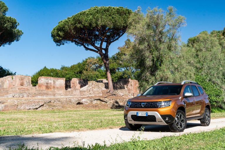 Dacia Duster TCe 100 ECO-G 2020: immagini ufficiali