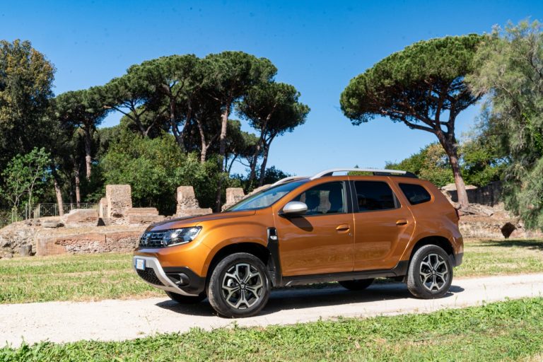 Dacia Duster TCe 100 ECO-G 2020: immagini ufficiali