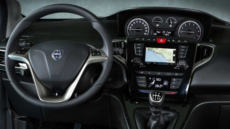 Lancia Ypsilon Hybrid: nuove immagini ufficiali