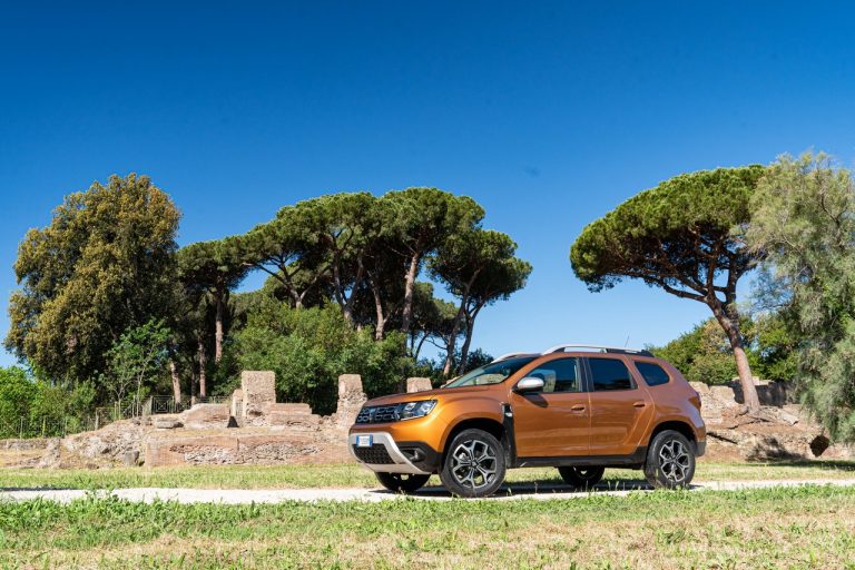 Dacia Duster TCe 100 ECO-G 2020: immagini ufficiali