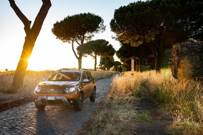 Dacia Duster TCe 100 ECO-G 2020: immagini ufficiali