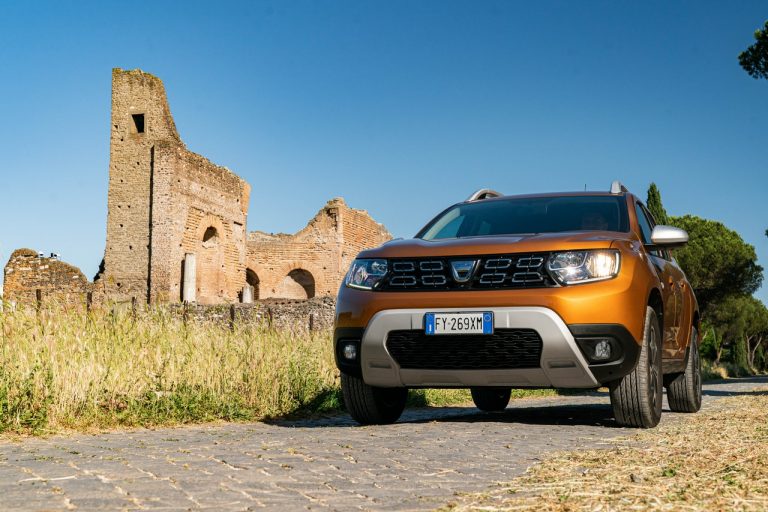 Dacia Duster TCe 100 ECO-G 2020: immagini ufficiali