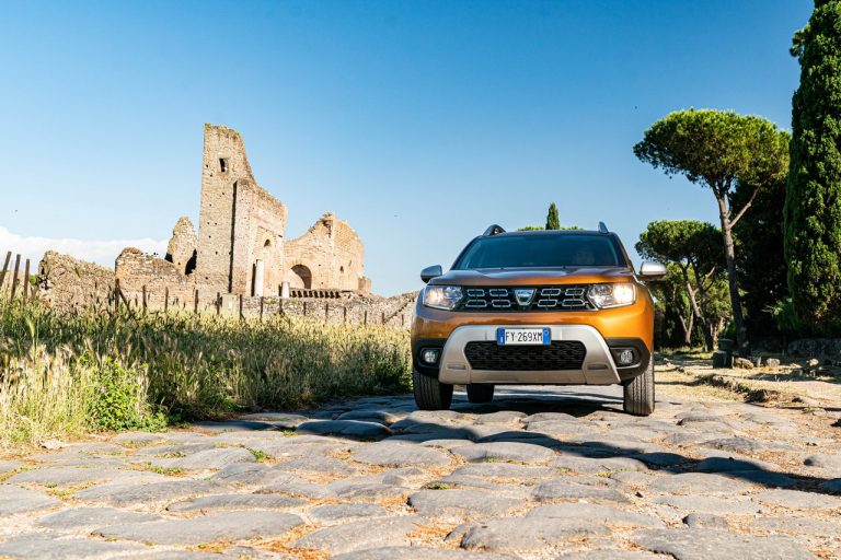 Dacia Duster TCe 100 ECO-G 2020: immagini ufficiali