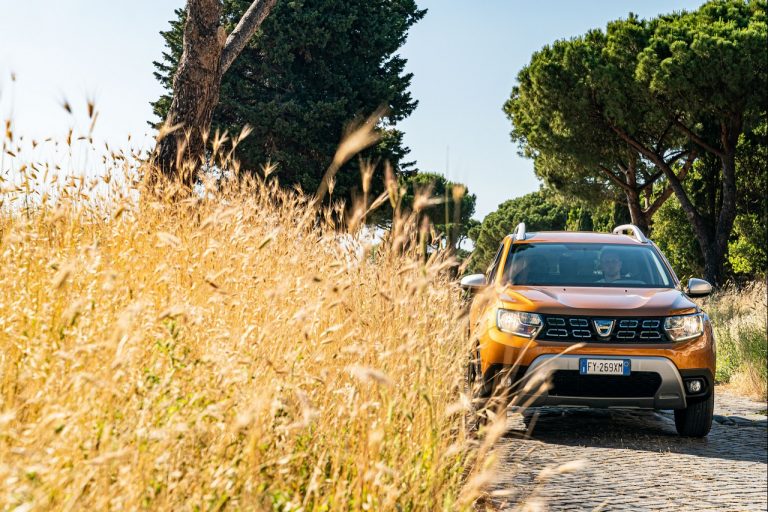 Dacia Duster TCe 100 ECO-G 2020: immagini ufficiali