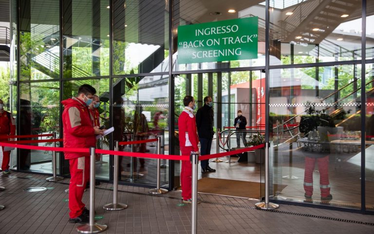 Ferrari annuncia il ritorno alla produzione: immagini ufficiali