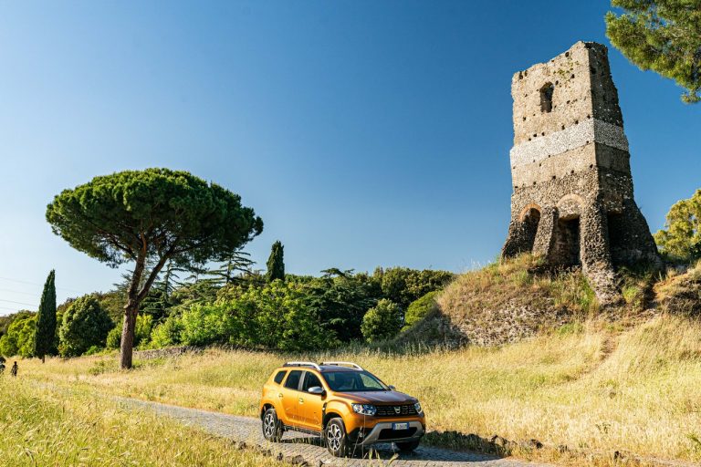 Dacia Duster TCe 100 ECO-G 2020: immagini ufficiali