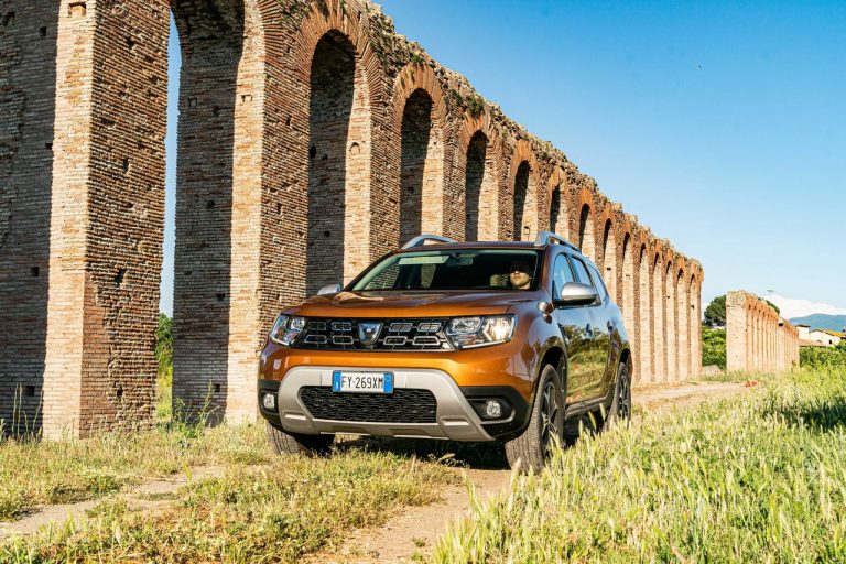 Dacia Duster TCe 100 ECO-G 2020: immagini ufficiali