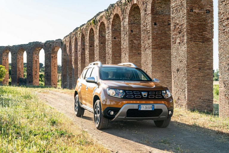 Dacia Duster TCe 100 ECO-G 2020: immagini ufficiali