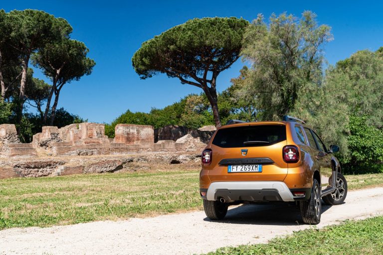 Dacia Duster TCe 100 ECO-G 2020: immagini ufficiali