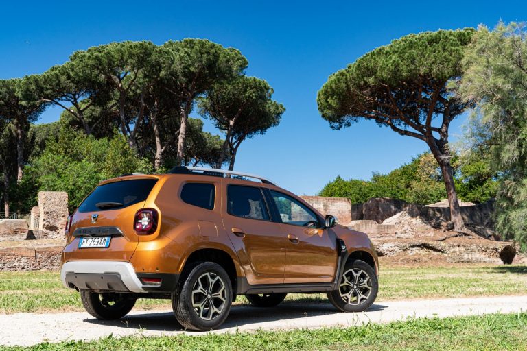 Dacia Duster TCe 100 ECO-G 2020: immagini ufficiali