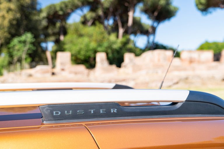 Dacia Duster TCe 100 ECO-G 2020: immagini ufficiali