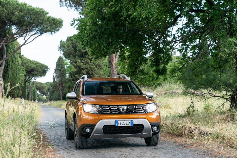 Dacia Duster TCe 100 ECO-G 2020: immagini ufficiali