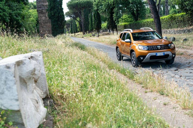 Dacia Duster TCe 100 ECO-G 2020: immagini ufficiali