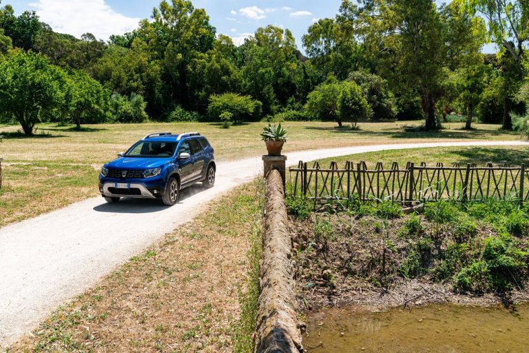 Dacia Duster TCe 100 ECO-G 2020: immagini ufficiali